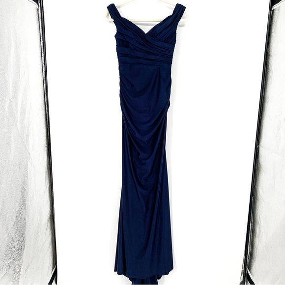 La Femme Navy Ruched Off the Shoulder Formal Gown Size 4 - Picture 2 of 7